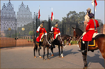 Wachablösung vor dem Präsidentenpalast in Delhi